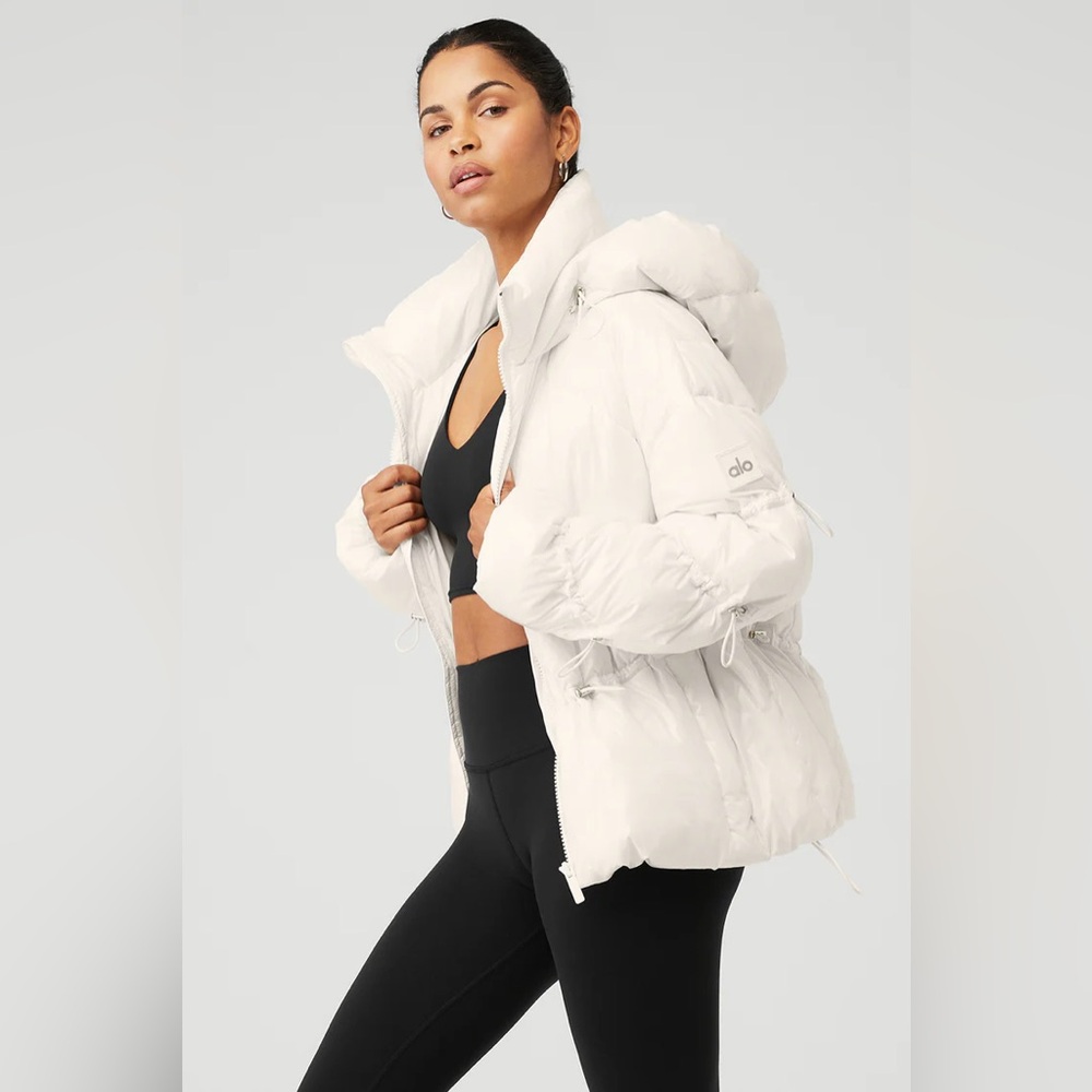 alo stunner puffer in white